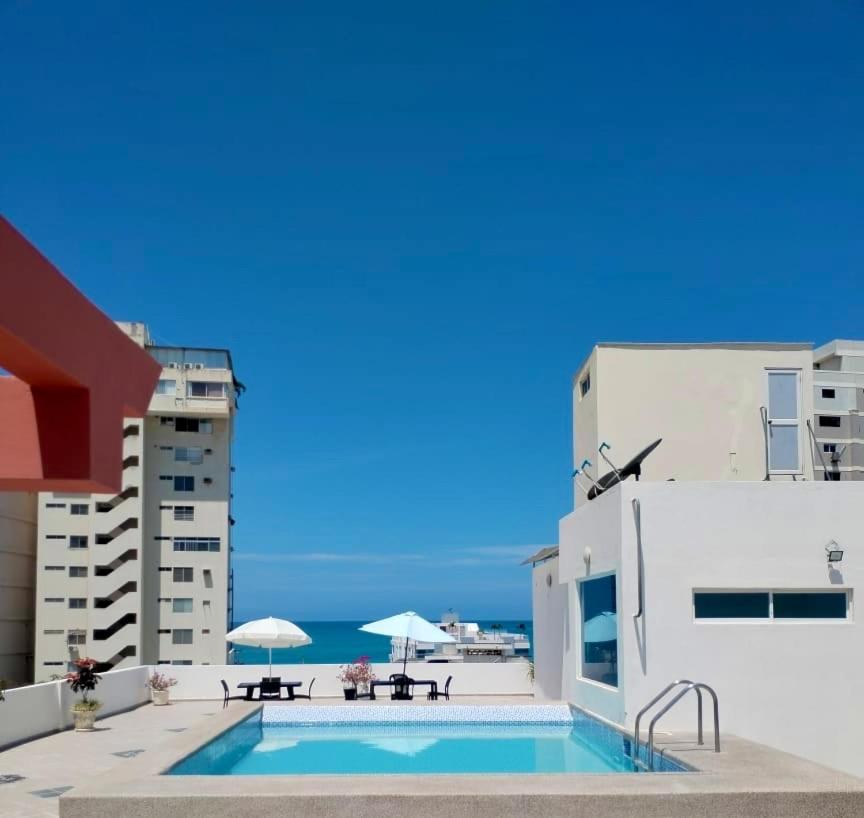 Alojate A Una Calle De La Playa Y Malecon Salinas  Exterior foto